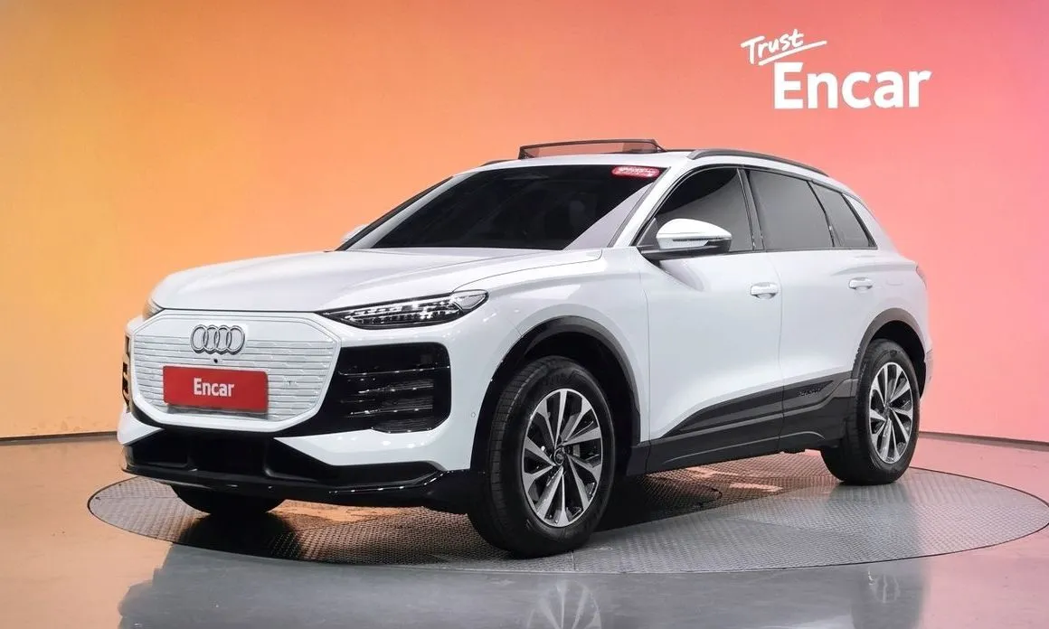 Audi Q6 e-tron — фото 1