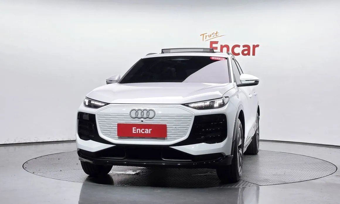 Audi Q6 e-tron — фото 10