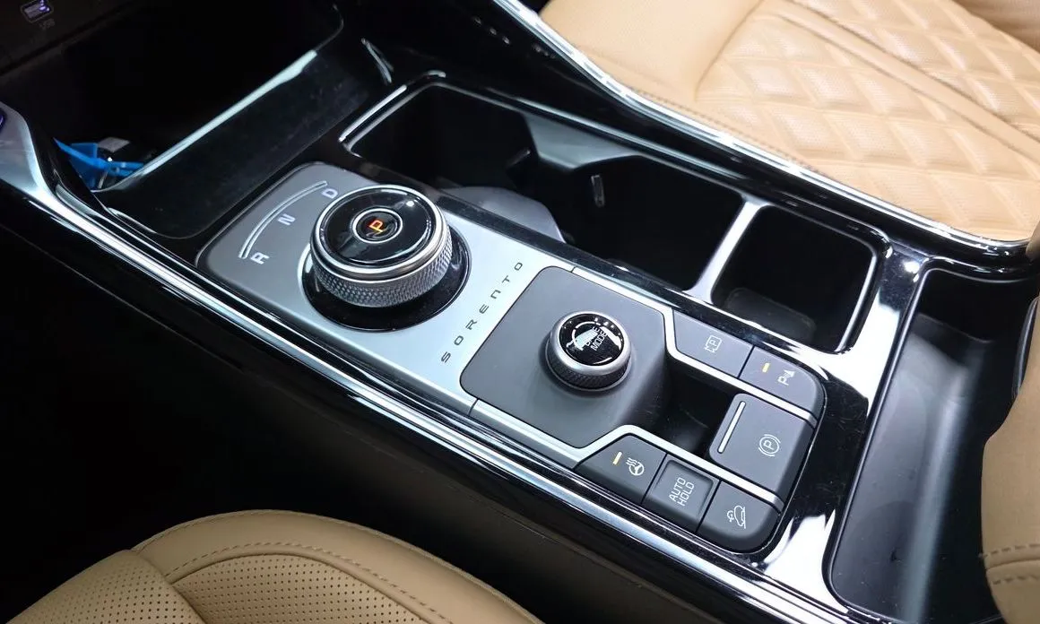 Kia Sorento — фото 8