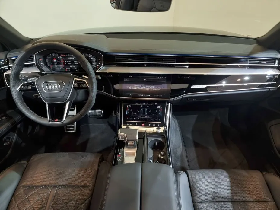 Audi A8 — фото 9