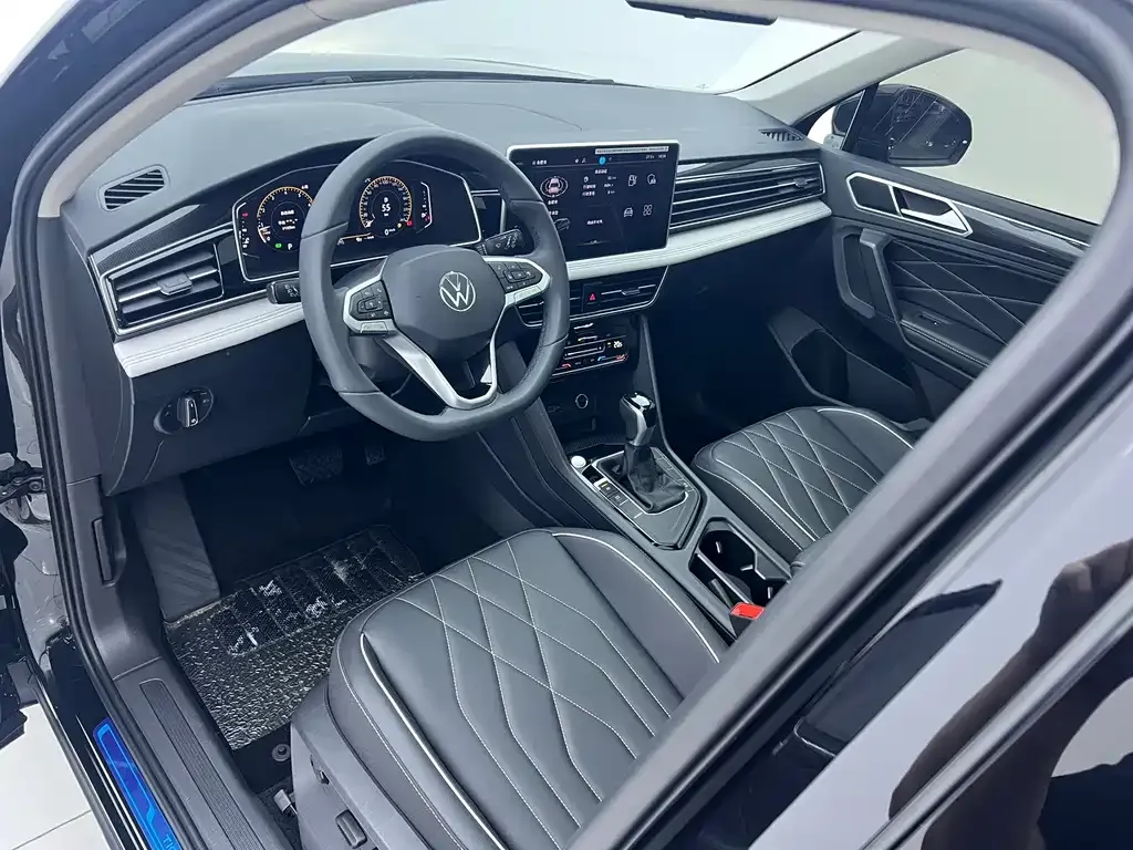 Volkswagen Tiguan L — фото 4