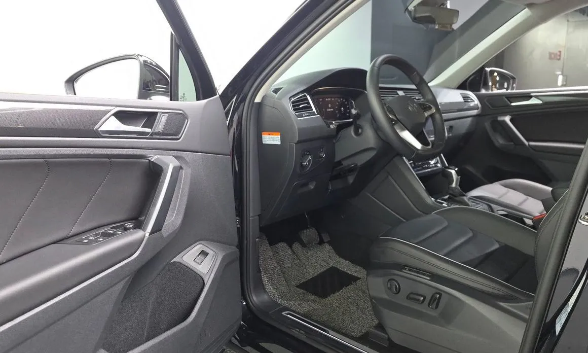 Volkswagen Tiguan — фото 6