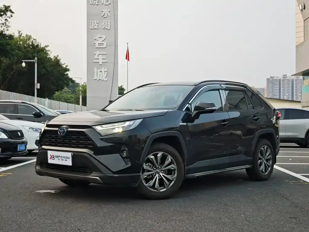 Toyota RAV4 — фото 1