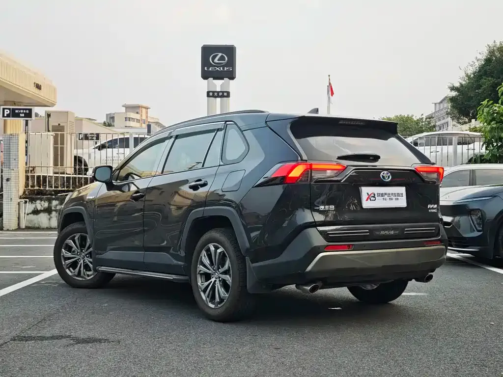 Toyota RAV4 — фото 2