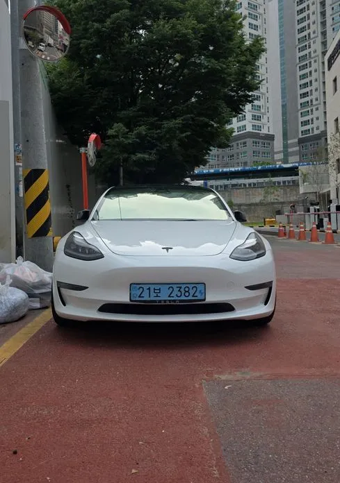 Tesla Model 3 — фото 1