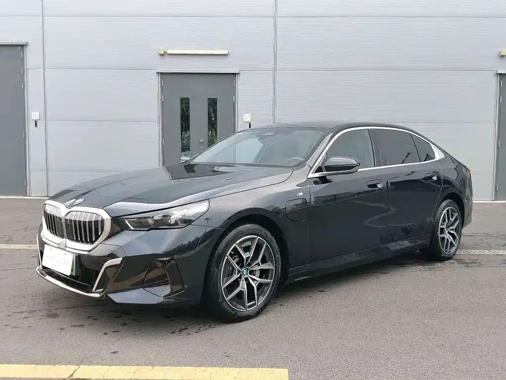 BMW i5 — фото 1