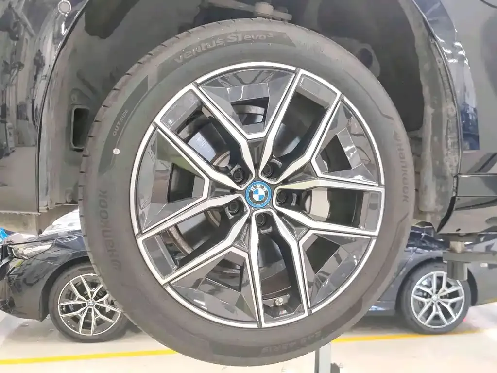 BMW i5 — фото 10