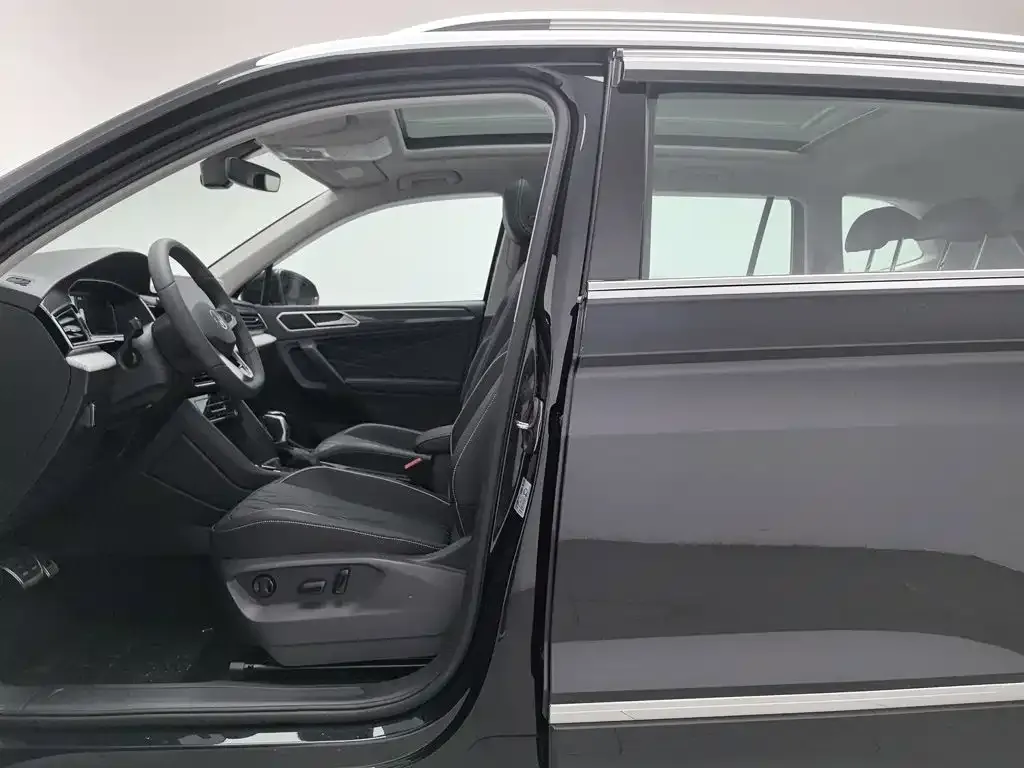 Volkswagen Tiguan L — фото 3