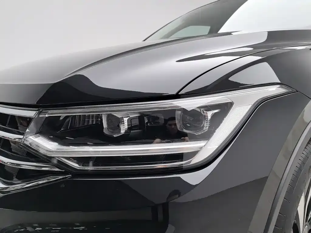 Volkswagen Tiguan L — фото 9