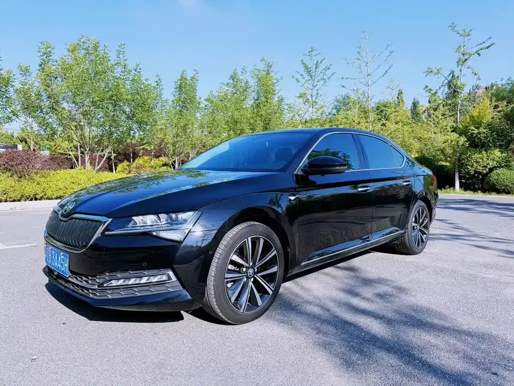 Skoda Superb — фото 1