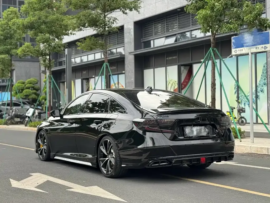 Honda Accord — фото 10
