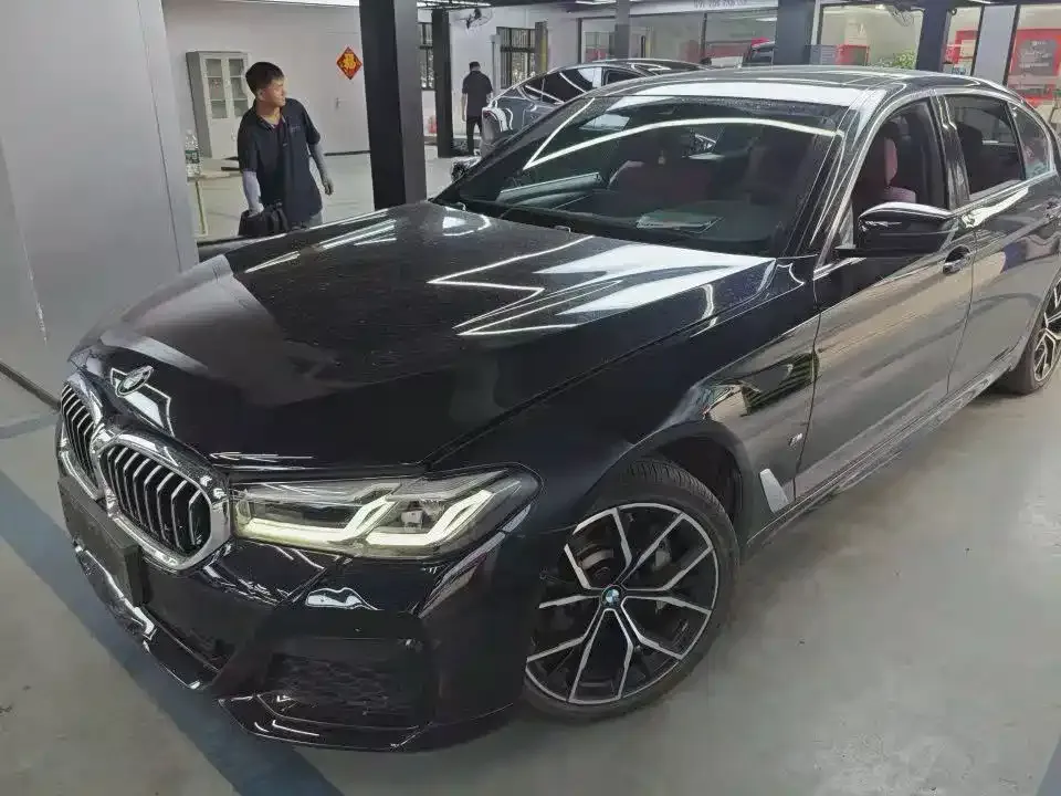 BMW 5 Series — фото 1
