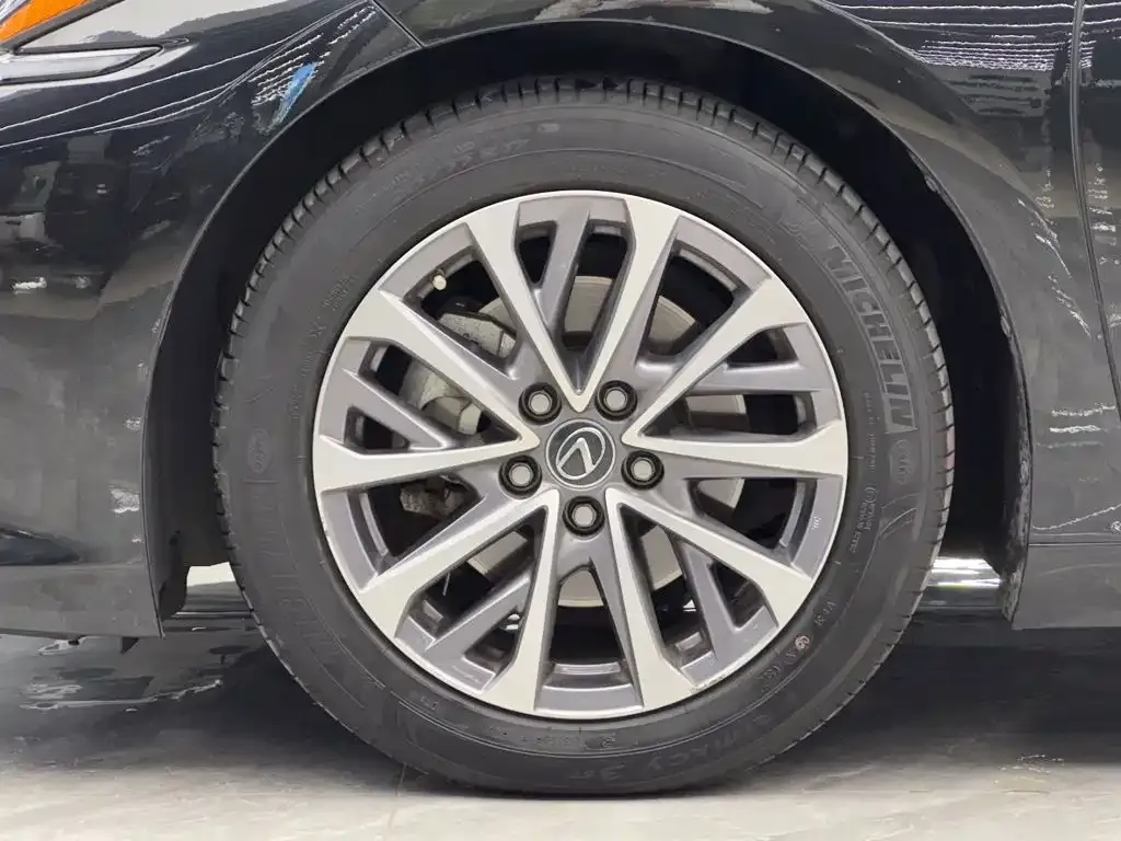 Lexus ES — фото 10