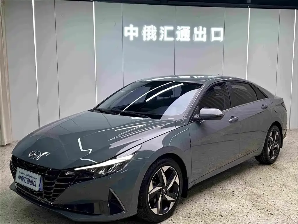 Hyundai Elantra — фото 1