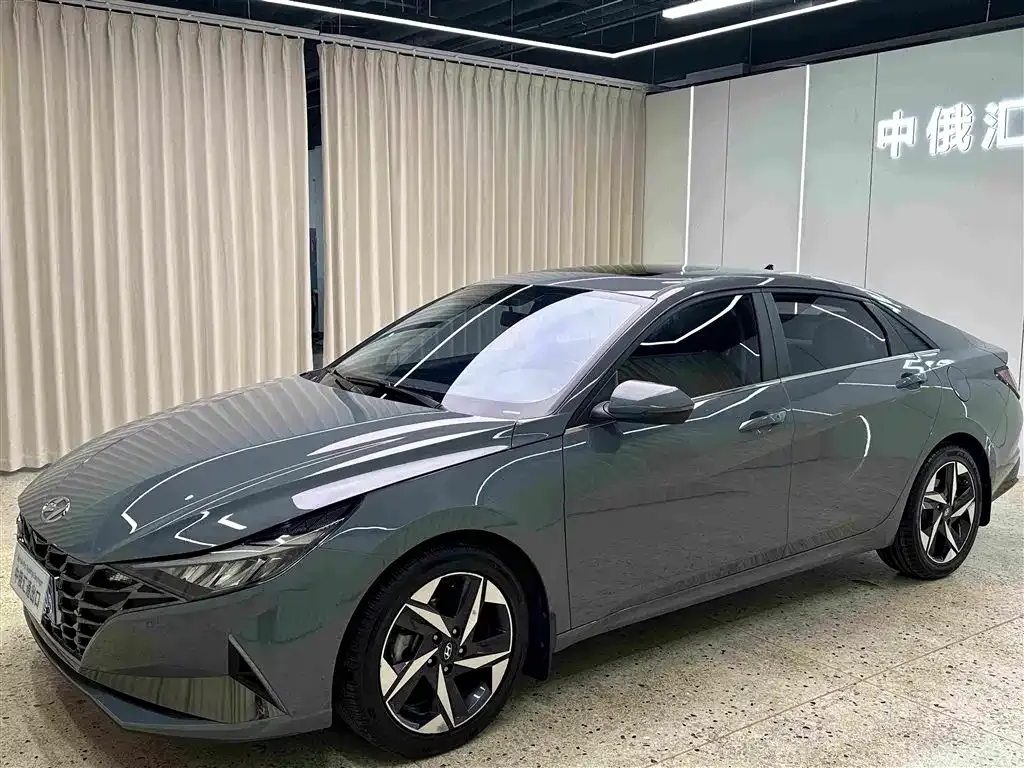 Hyundai Elantra — фото 2