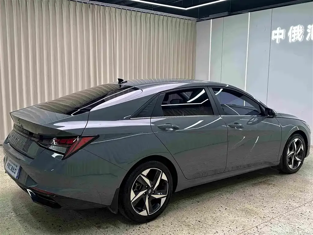 Hyundai Elantra — фото 5