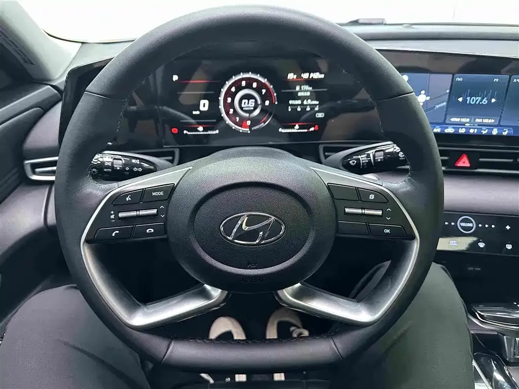 Hyundai Elantra — фото 10