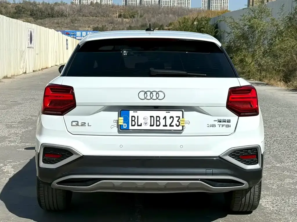 Audi Q2L — фото 4