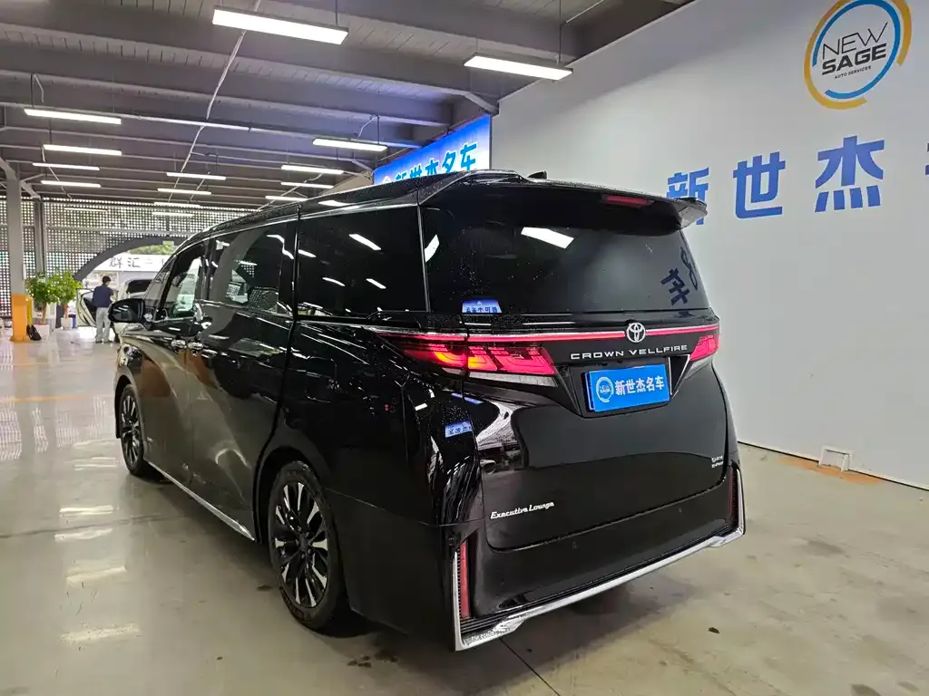 Toyota Vellfire — фото 8