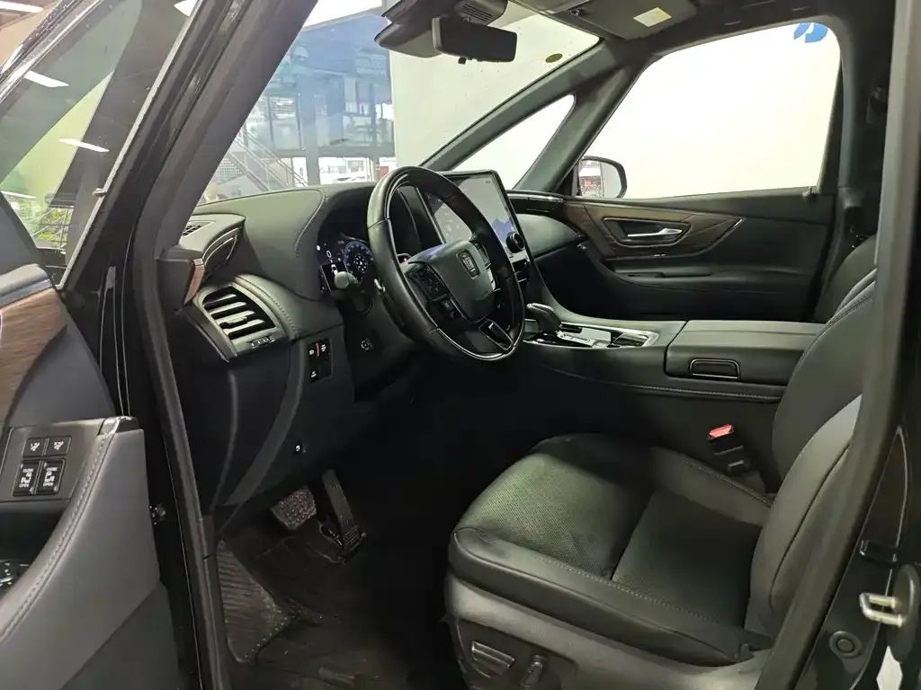 Toyota Vellfire — фото 4