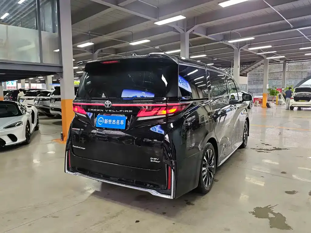 Toyota Vellfire — фото 10