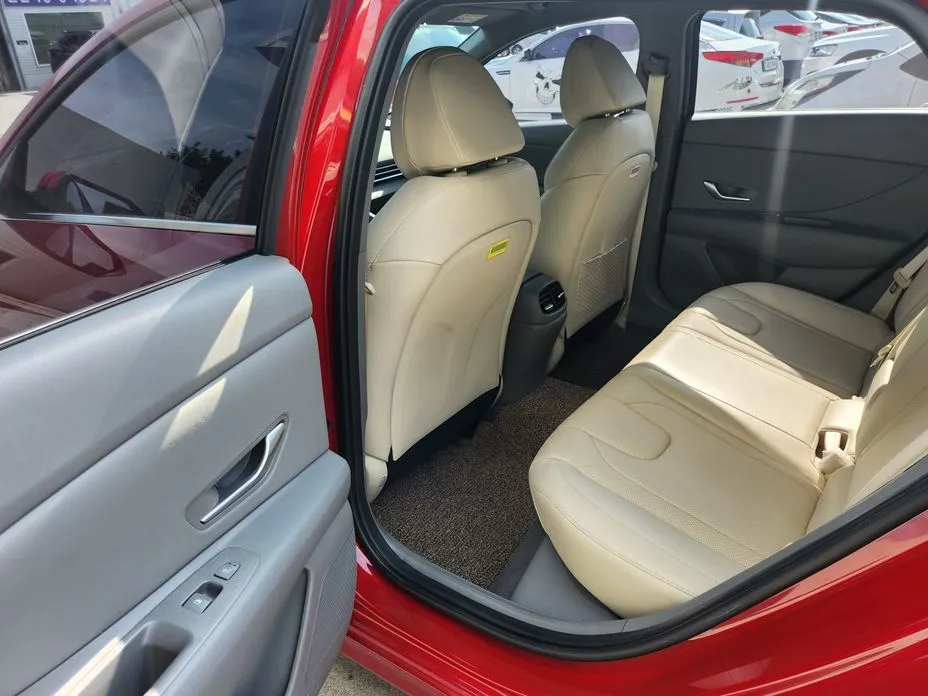 Hyundai AVANTE — фото 3