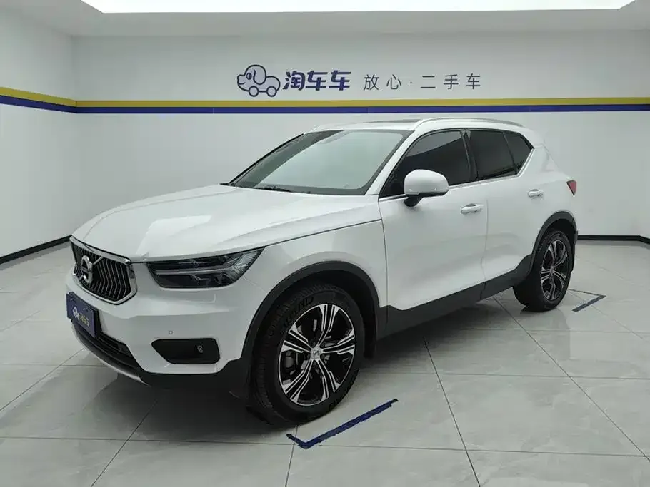 Volvo XC40 — фото 1