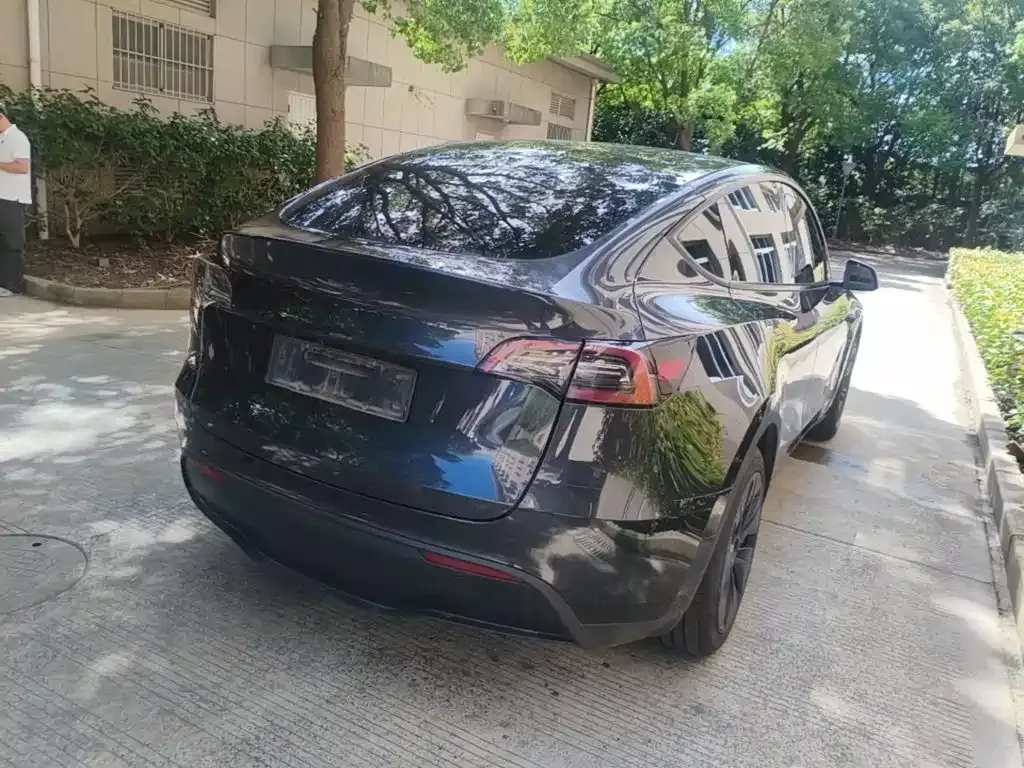 Tesla Model Y — фото 5