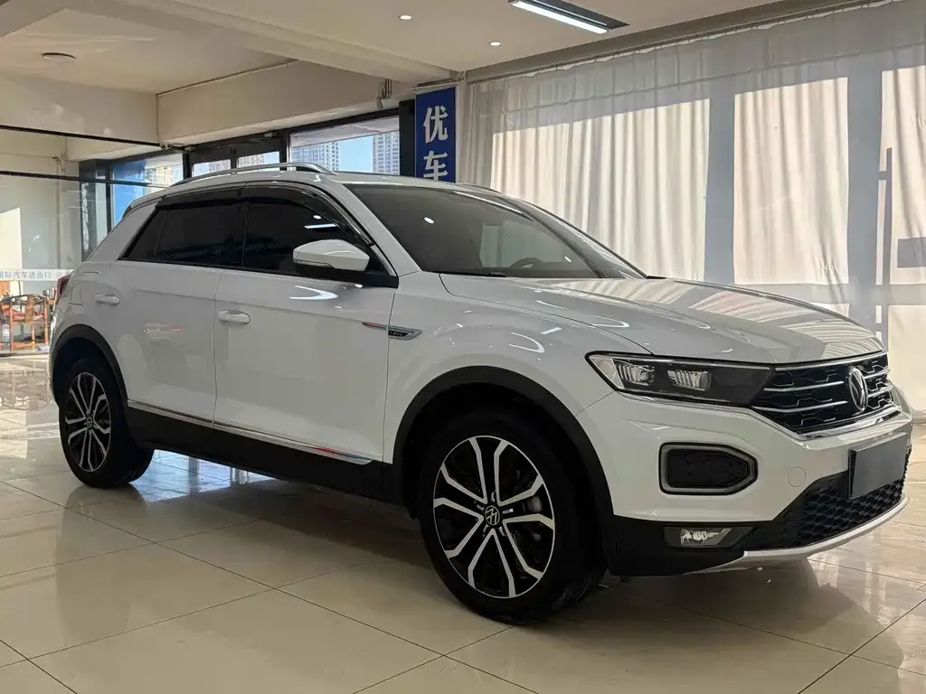 Volkswagen T-Roc — фото 9