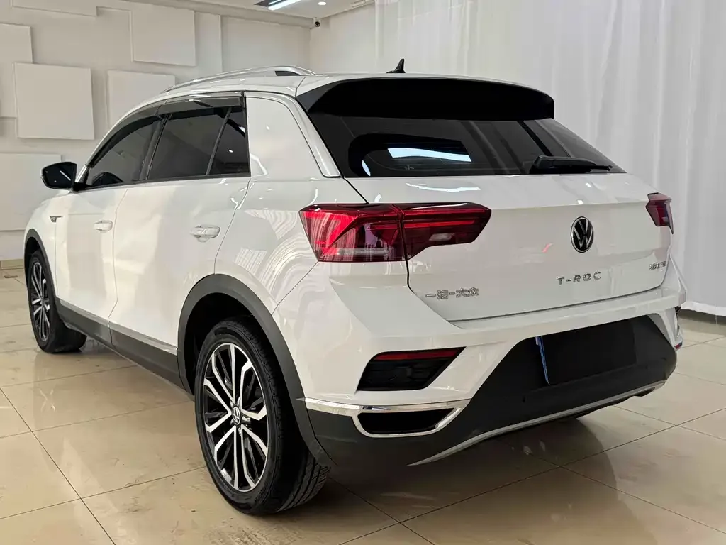 Volkswagen T-Roc — фото 5