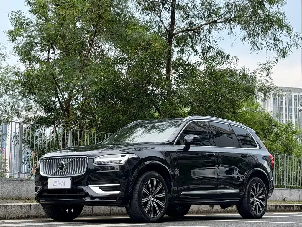 Volvo XC90 — фото 1