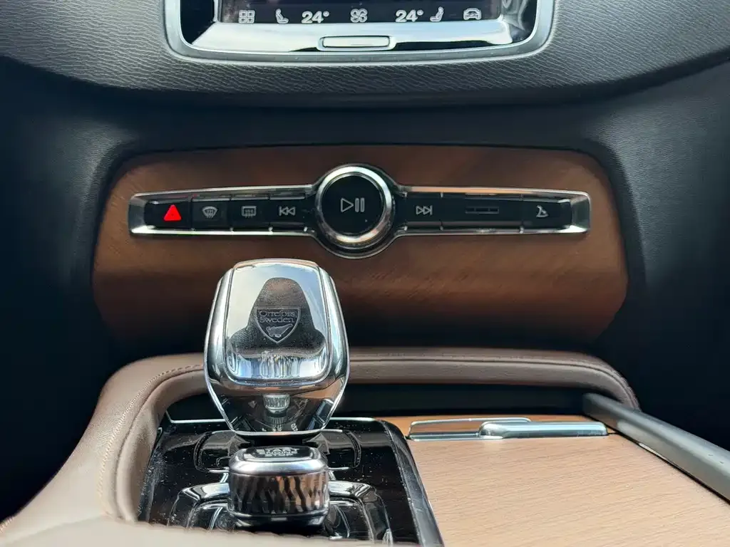 Volvo XC90 — фото 4