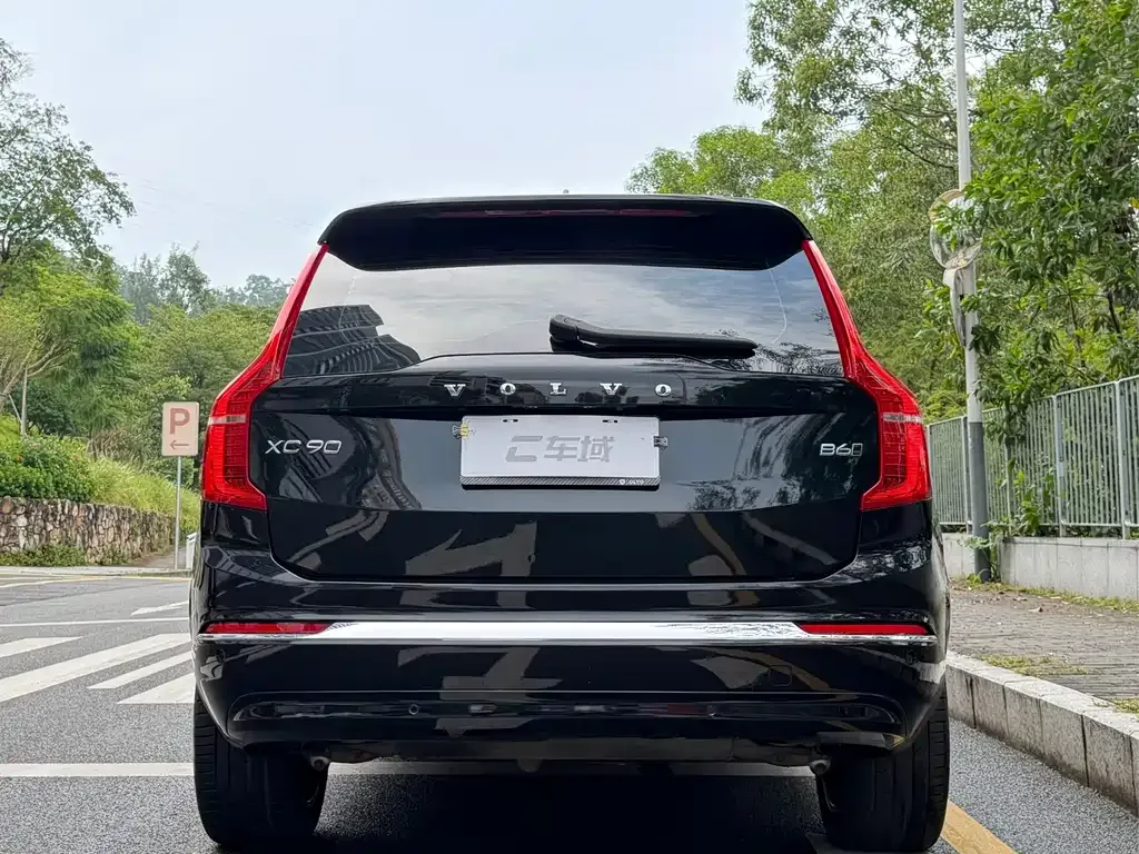 Volvo XC90 — фото 9