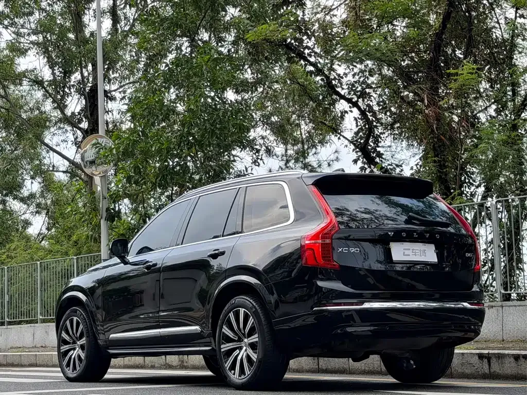 Volvo XC90 — фото 8