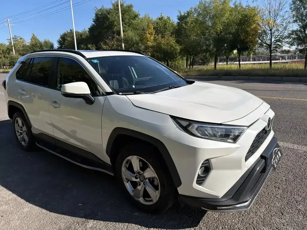 Toyota RAV4 — фото 9