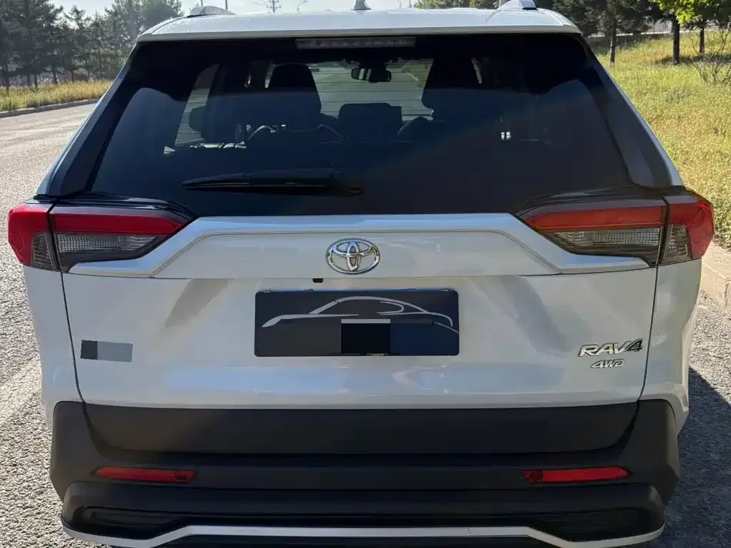 Toyota RAV4 — фото 3