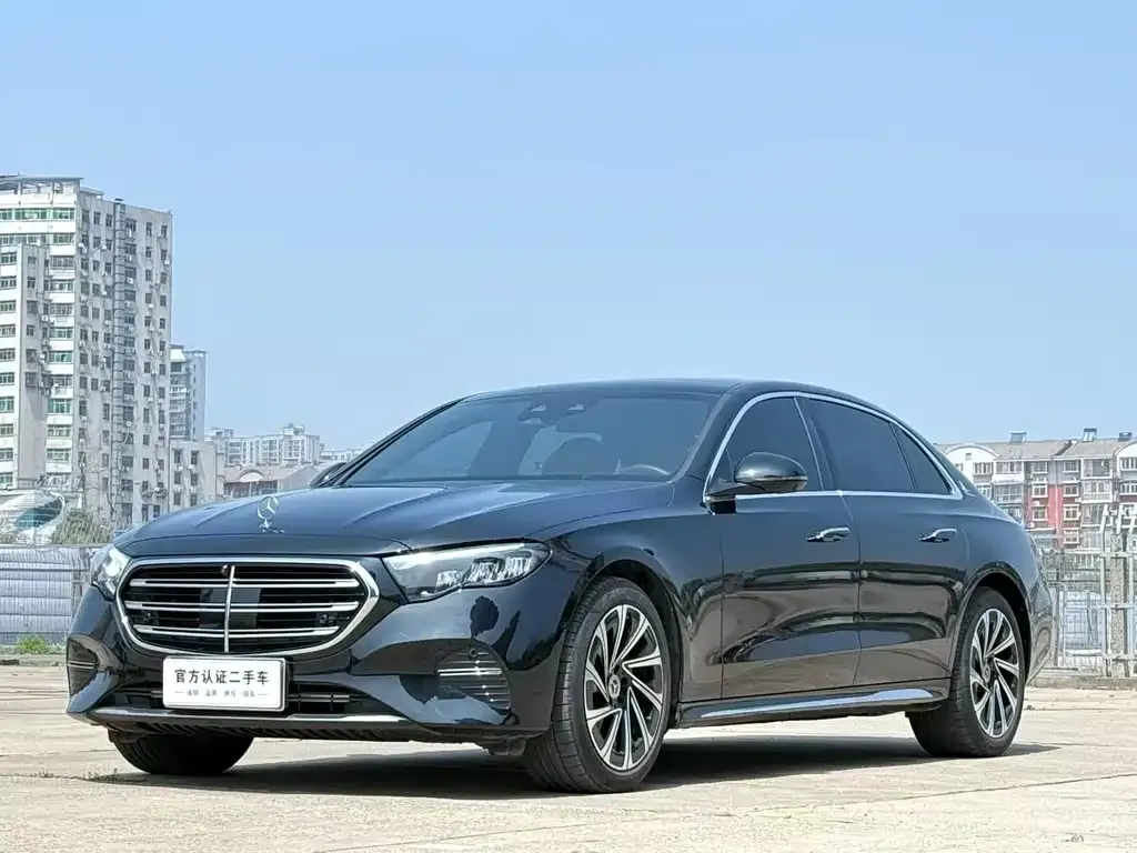 Mercedes-Benz E-Class — фото 1
