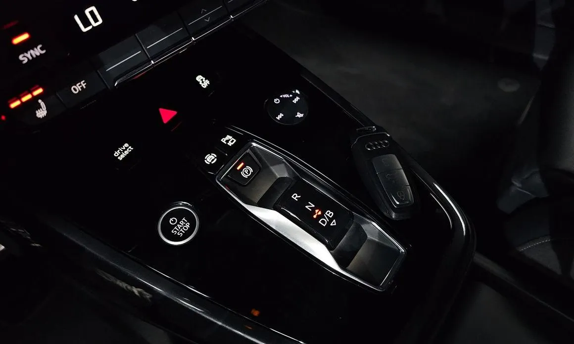 Audi Q4 e-tron — фото 2