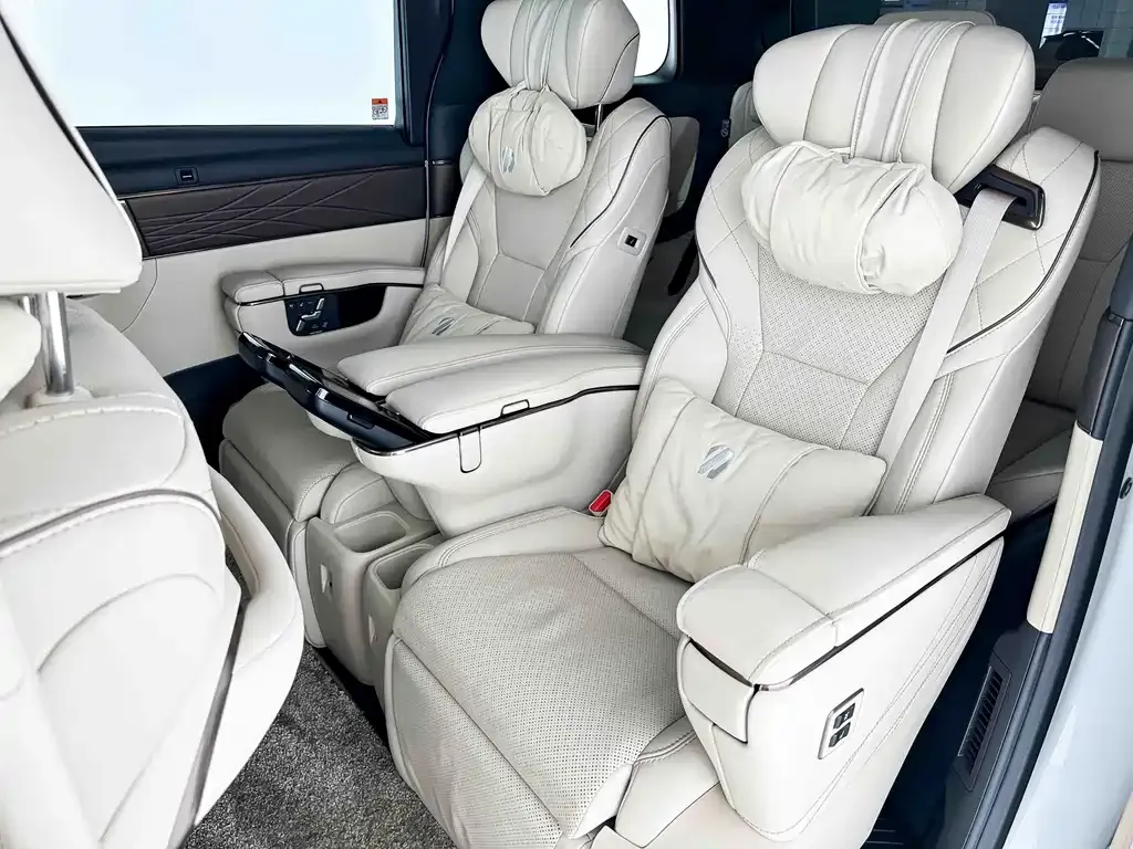 Toyota Alphard — фото 6