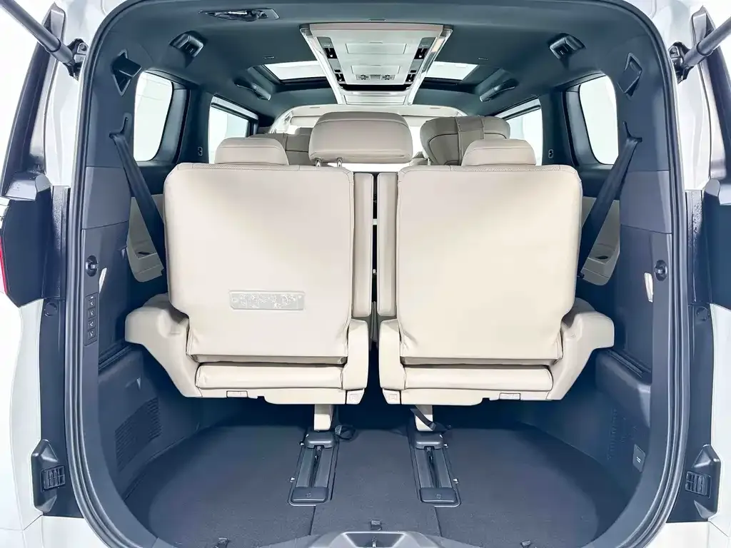 Toyota Alphard — фото 4