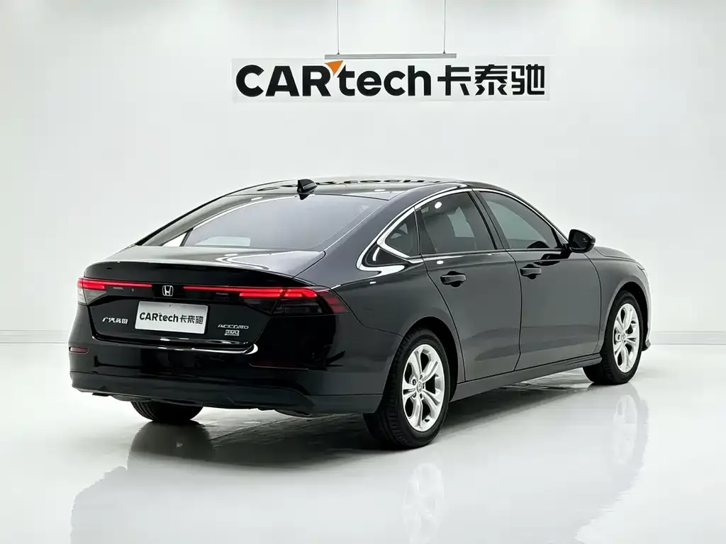 Honda Accord — фото 10