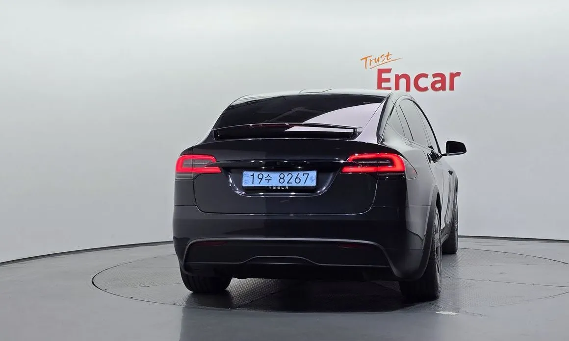 Tesla Model X — фото 6