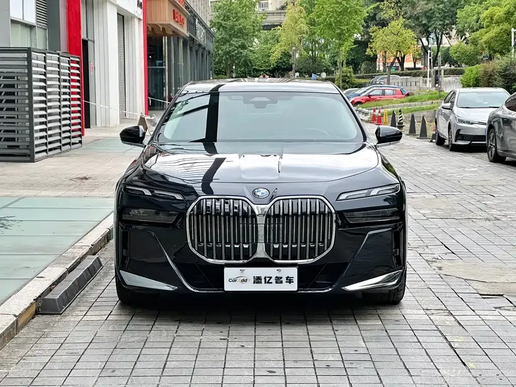 BMW 7 Series — фото 6