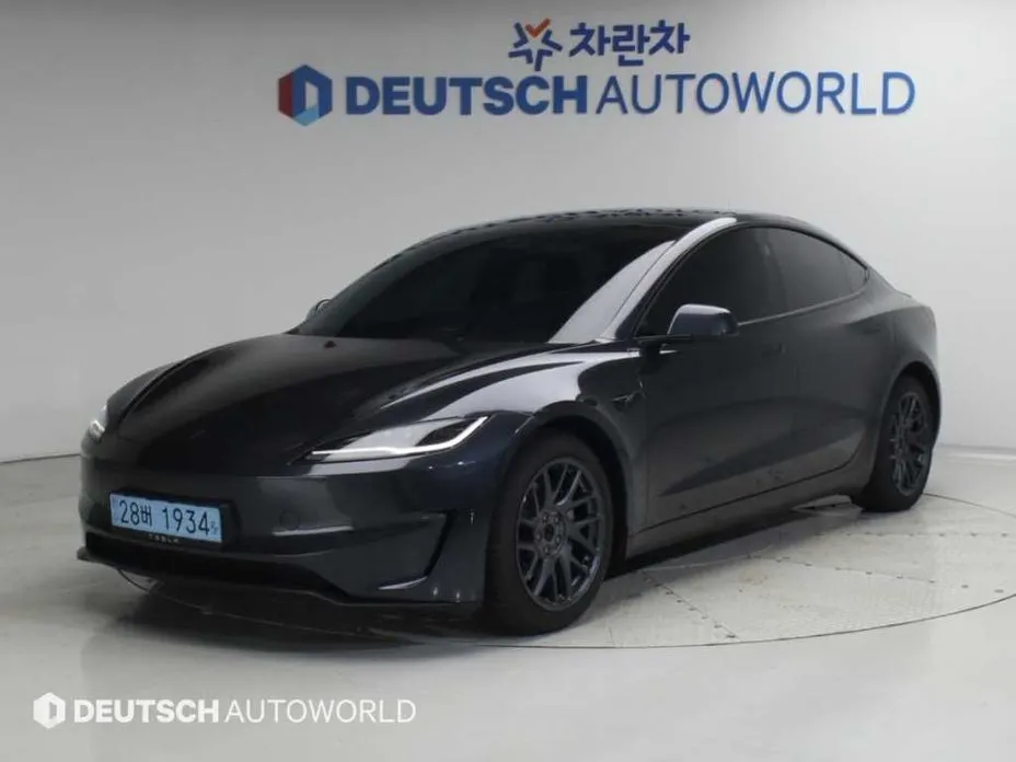 Tesla Model 3 — фото 1