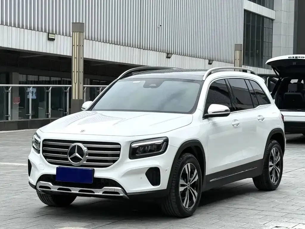 Mercedes-Benz GLB — фото 1