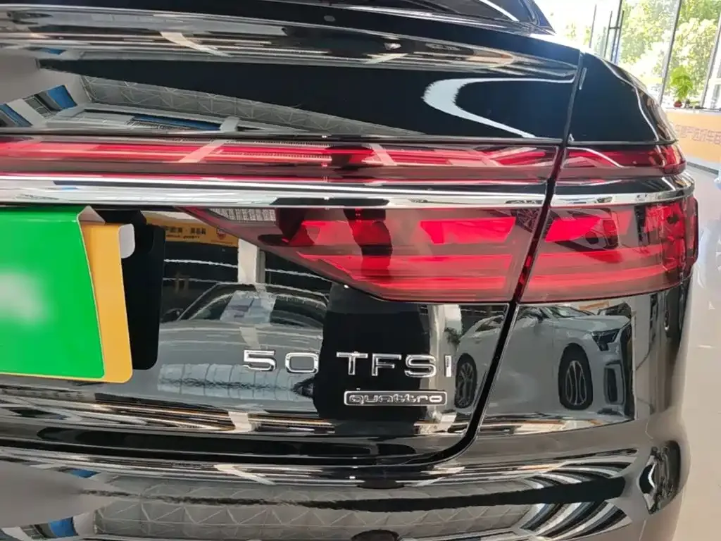 Audi A8 — фото 7