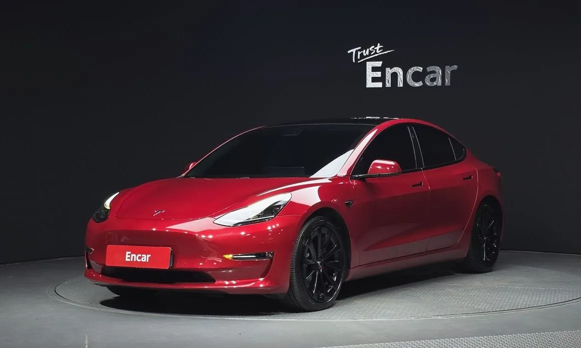Tesla Model 3 — фото 1