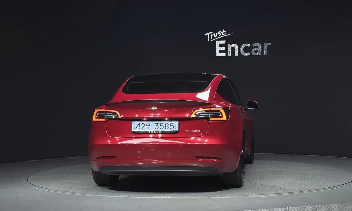 Tesla Model 3 — фото 3