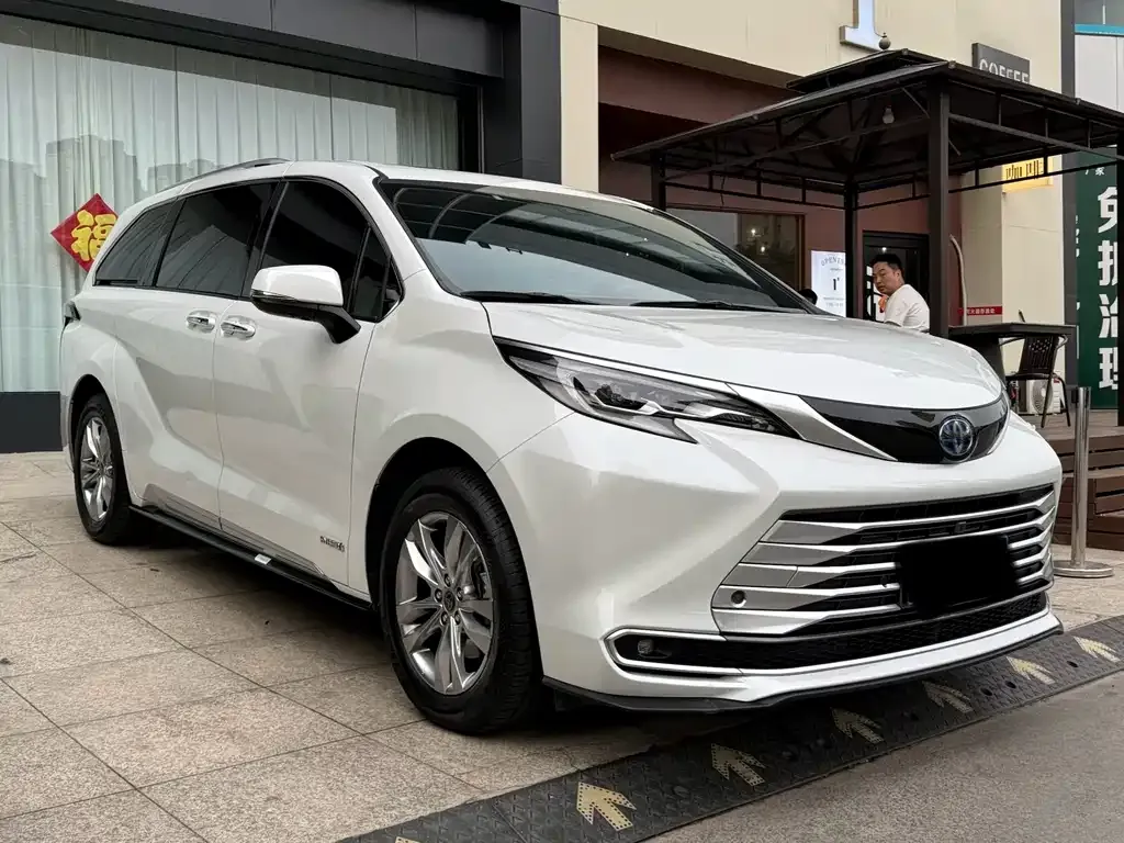 Toyota Sienna — фото 8