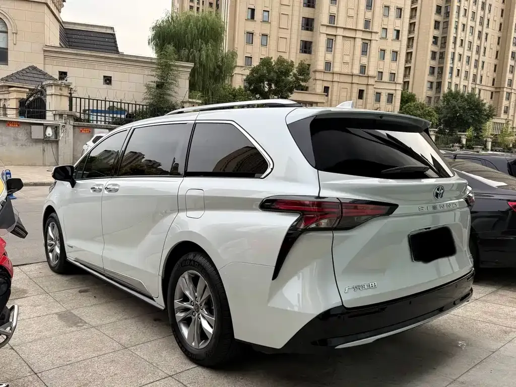 Toyota Sienna — фото 4